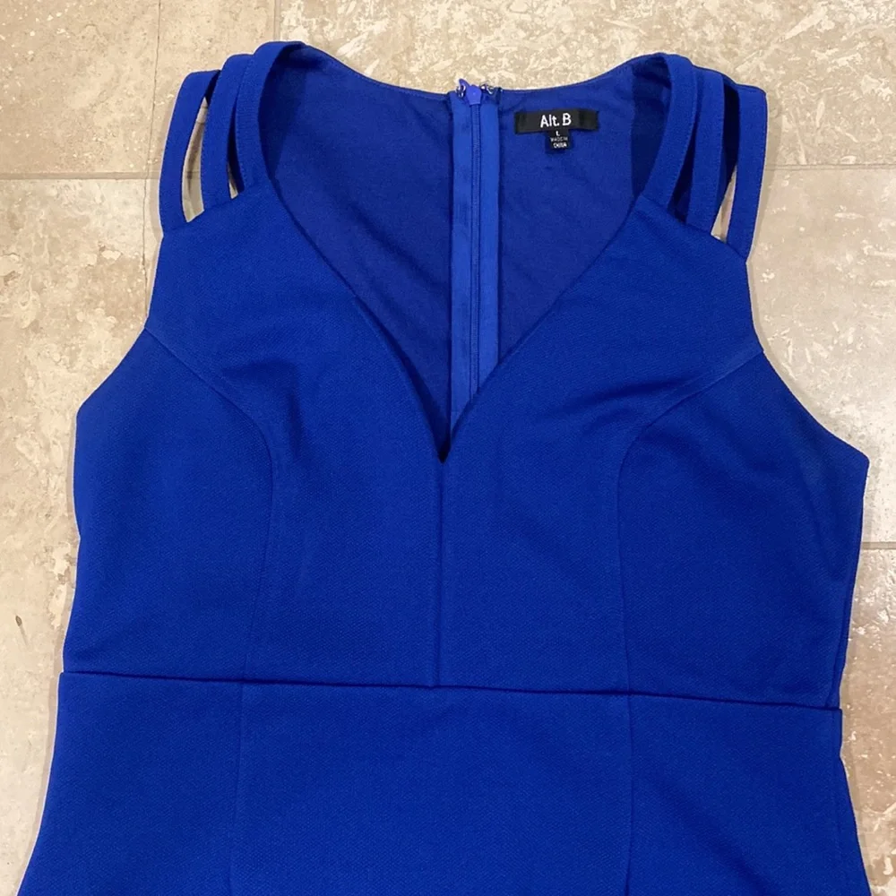 Alt. B DRESS - Picture 2 of 5